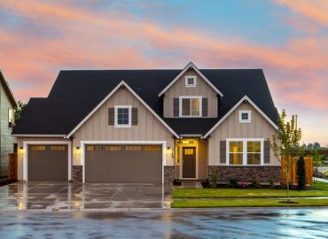 brown-and-gray-painted-house-in-front-of-road-1396122 (1)